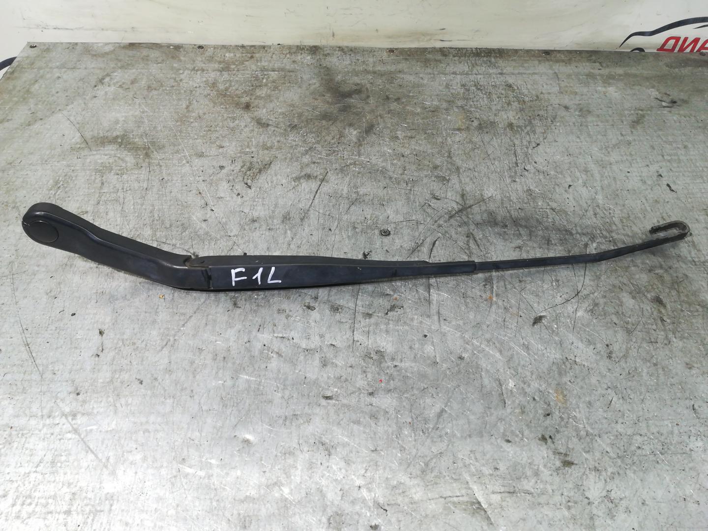 Щеткодержатель (поводок стеклоочистителя, дворник)