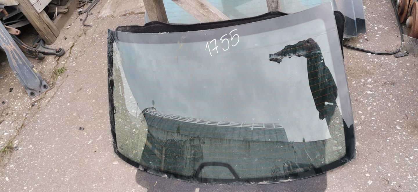 Стекло заднее