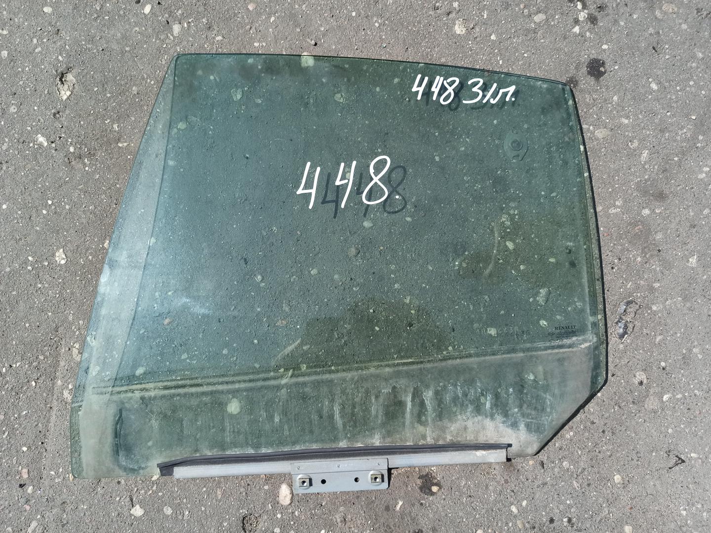 Стекло двери задней левой