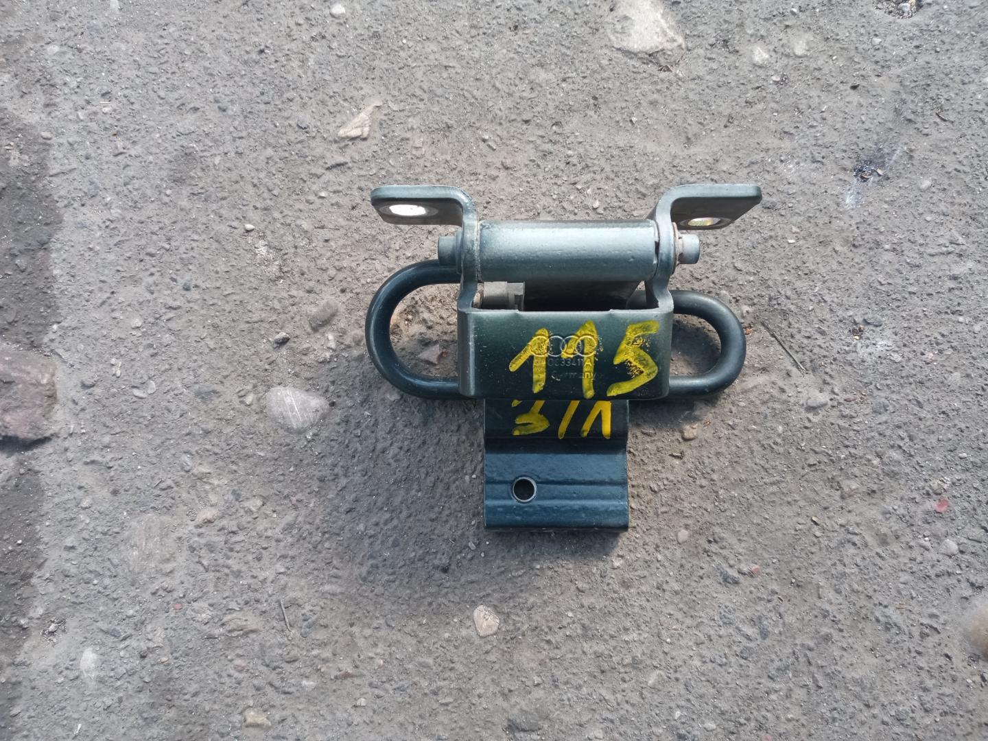 Петля двери задней левой