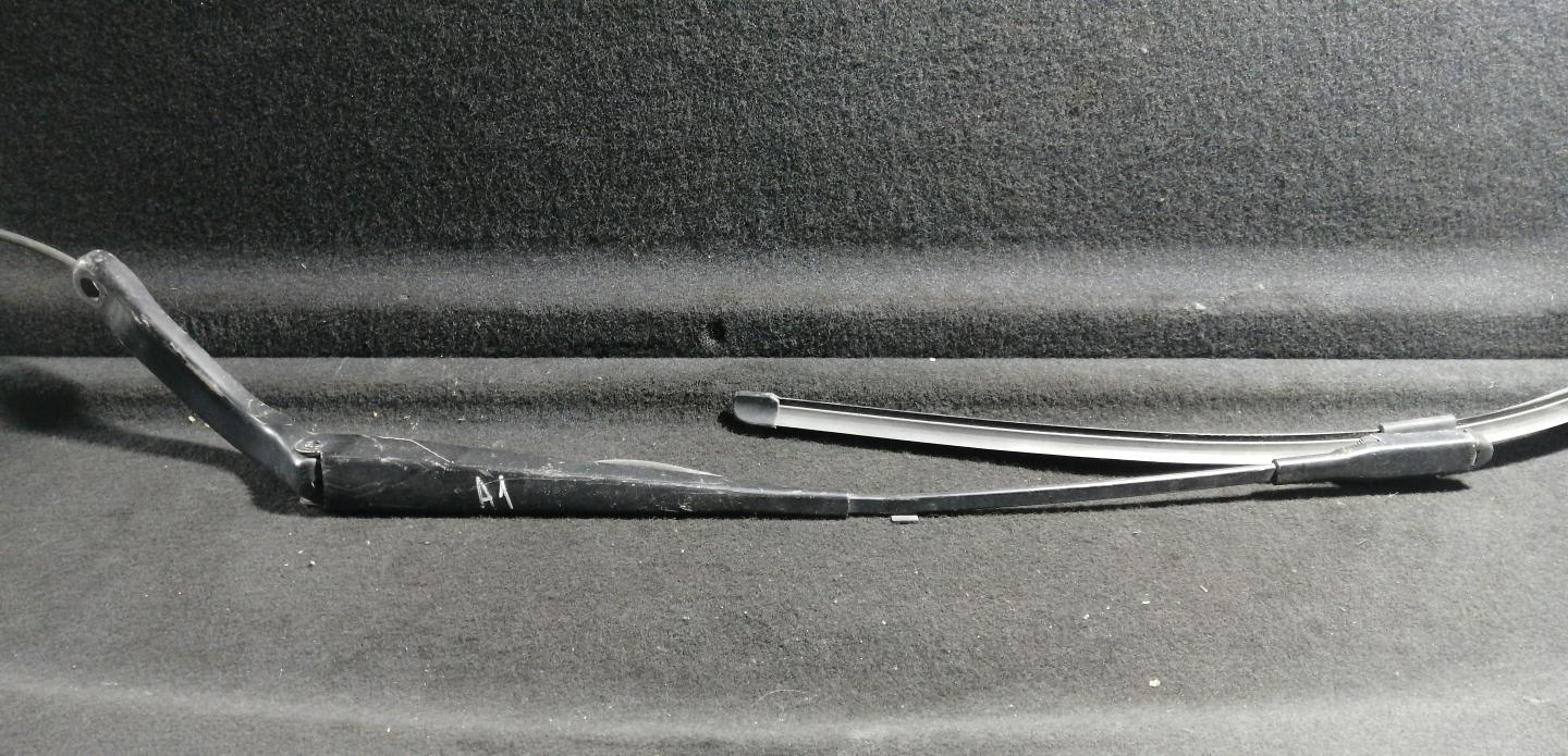 Щеткодержатель (поводок стеклоочистителя, дворник)