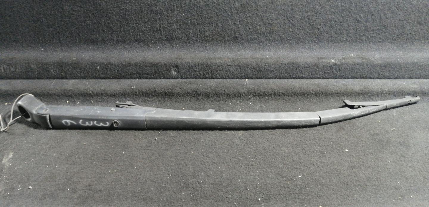 Щеткодержатель (поводок стеклоочистителя, дворник)