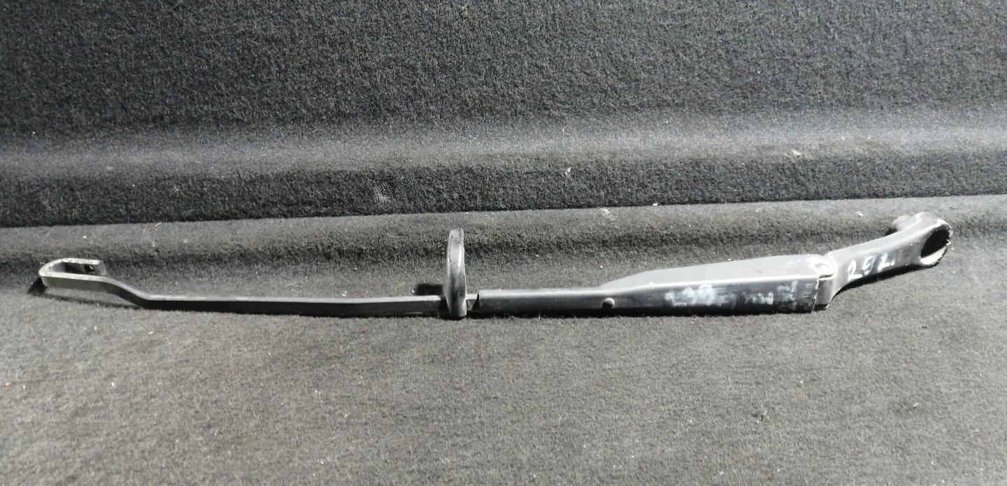 Щеткодержатель (поводок стеклоочистителя, дворник)