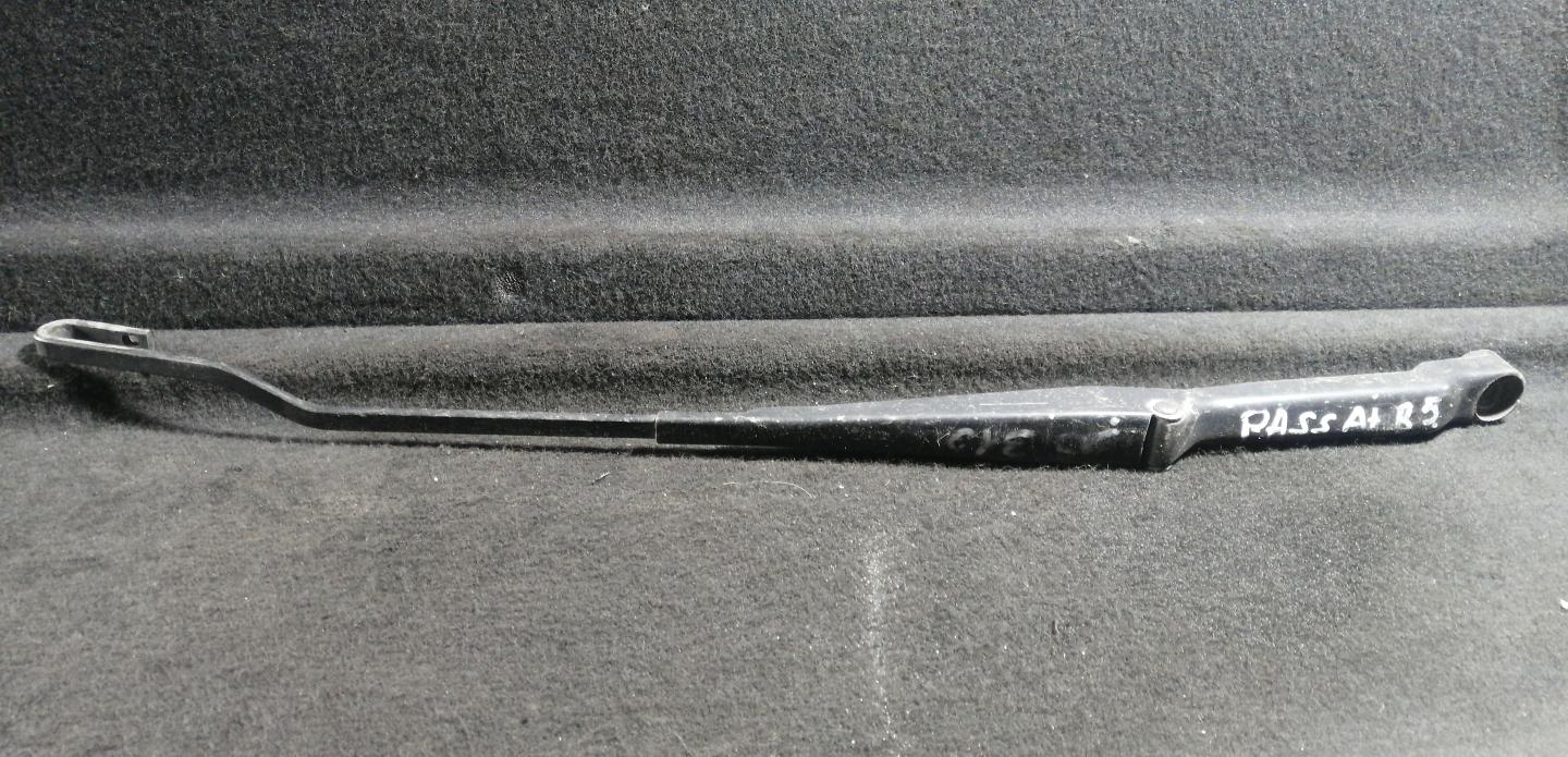 Щеткодержатель (поводок стеклоочистителя, дворник)