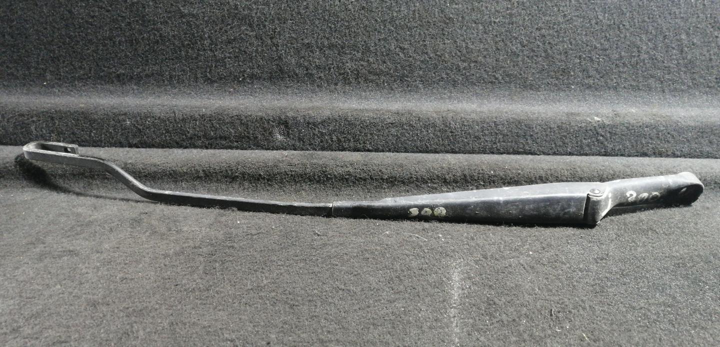 Щеткодержатель (поводок стеклоочистителя, дворник)