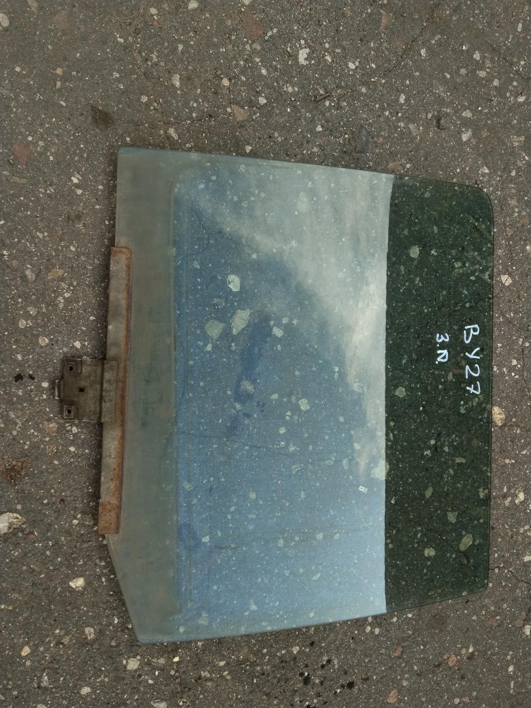 Стекло двери задней левой