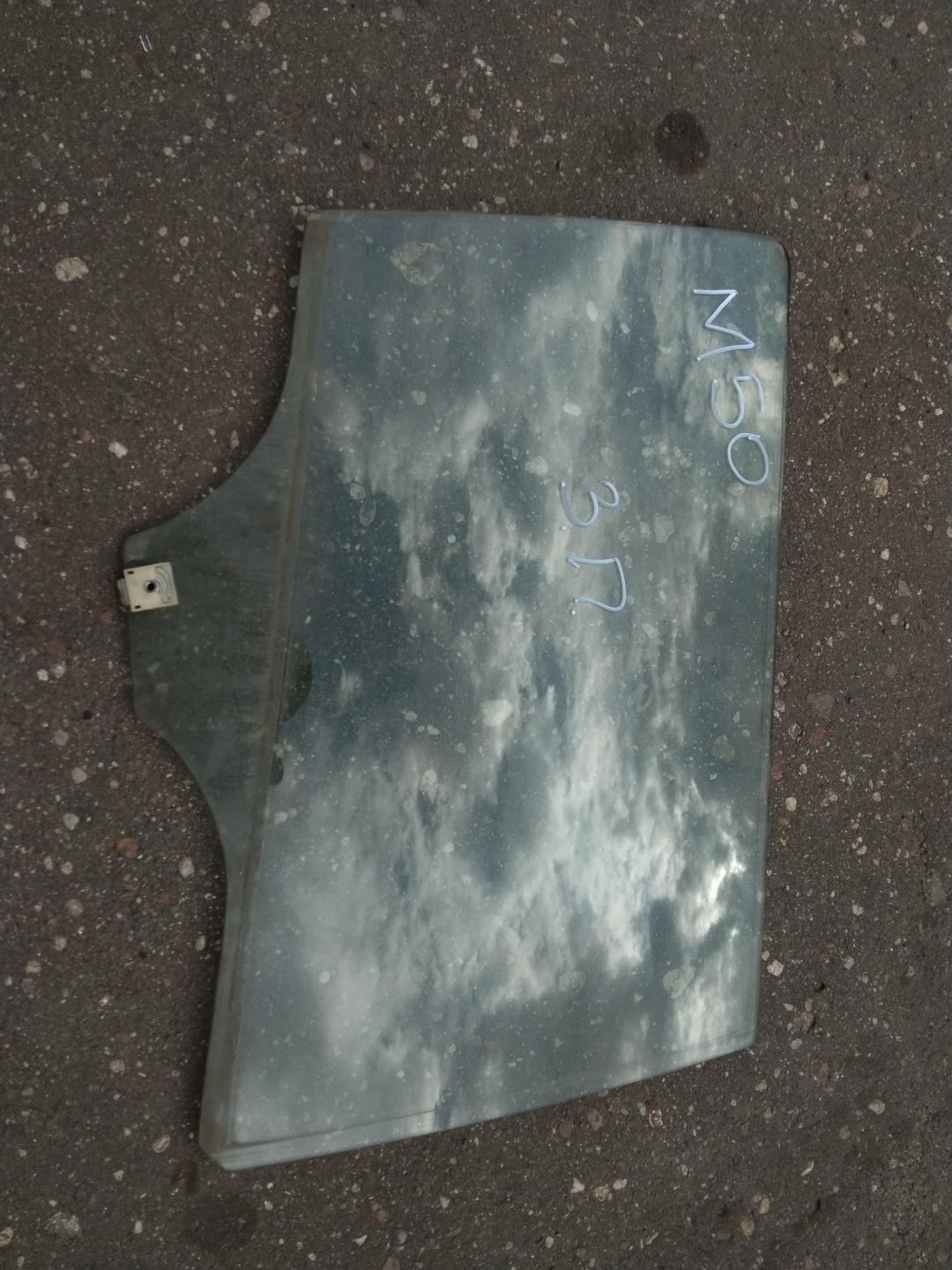 Стекло двери задней правой