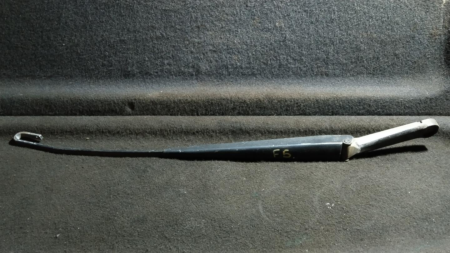 Щеткодержатель (поводок стеклоочистителя, дворник)