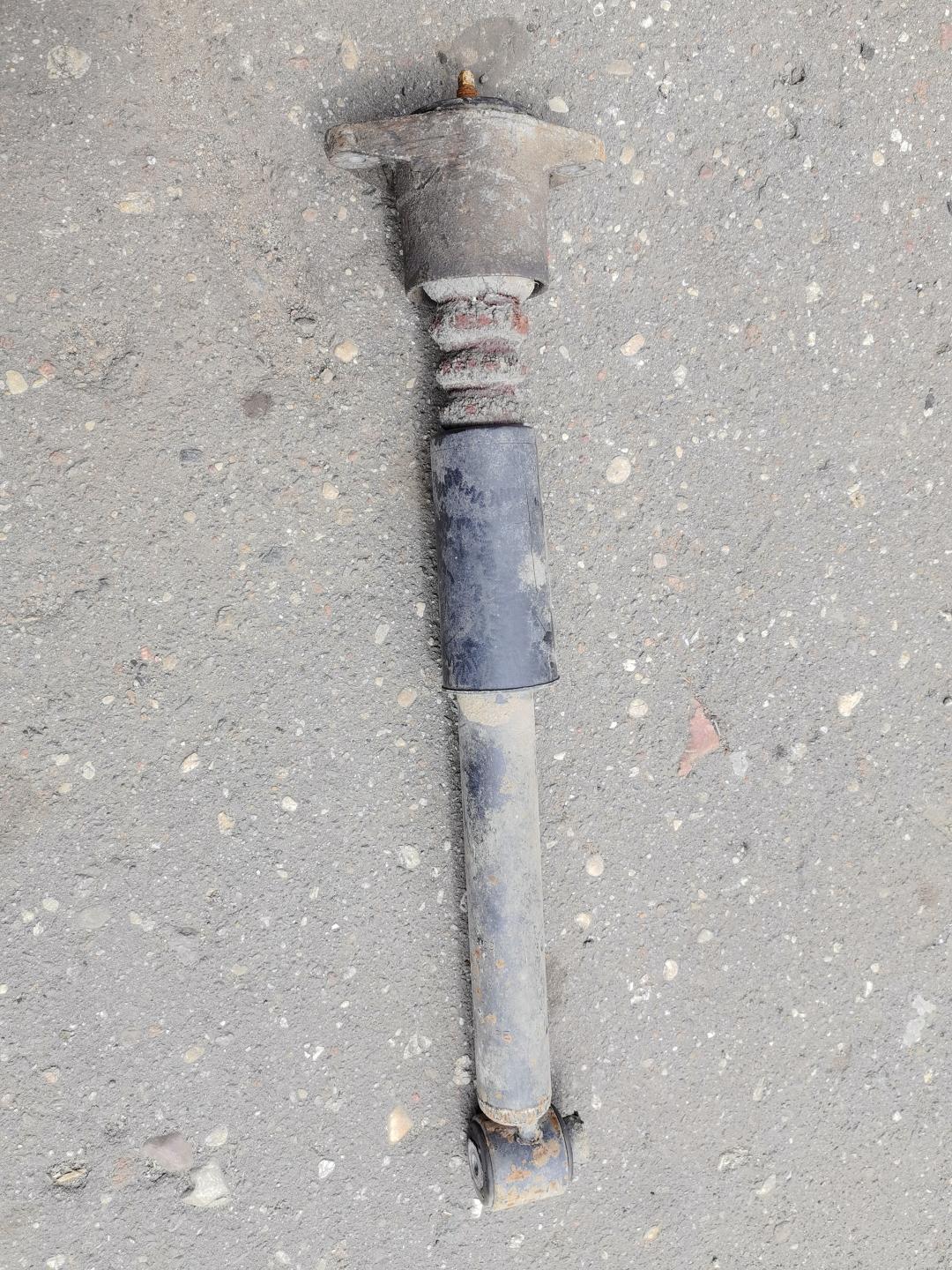 Амортизатор задний