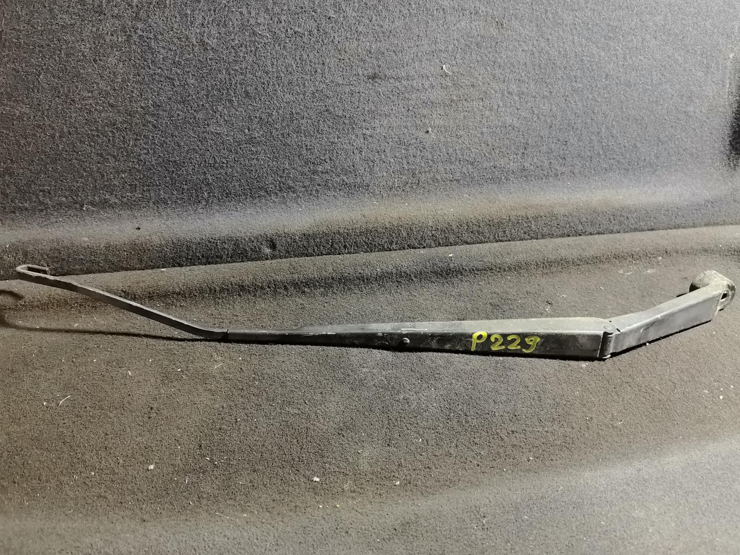 Щеткодержатель (поводок стеклоочистителя, дворник)