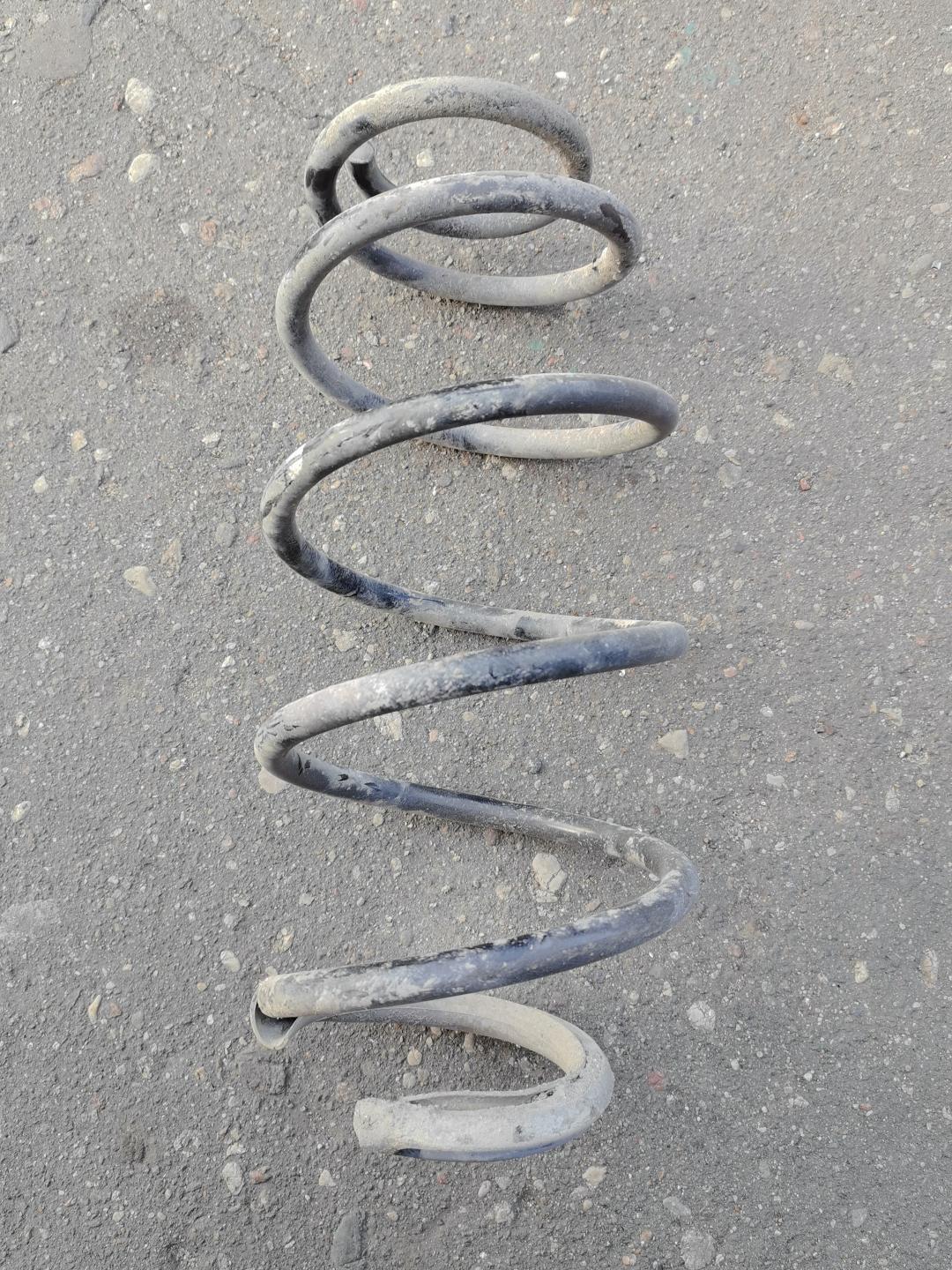Пружина передняя