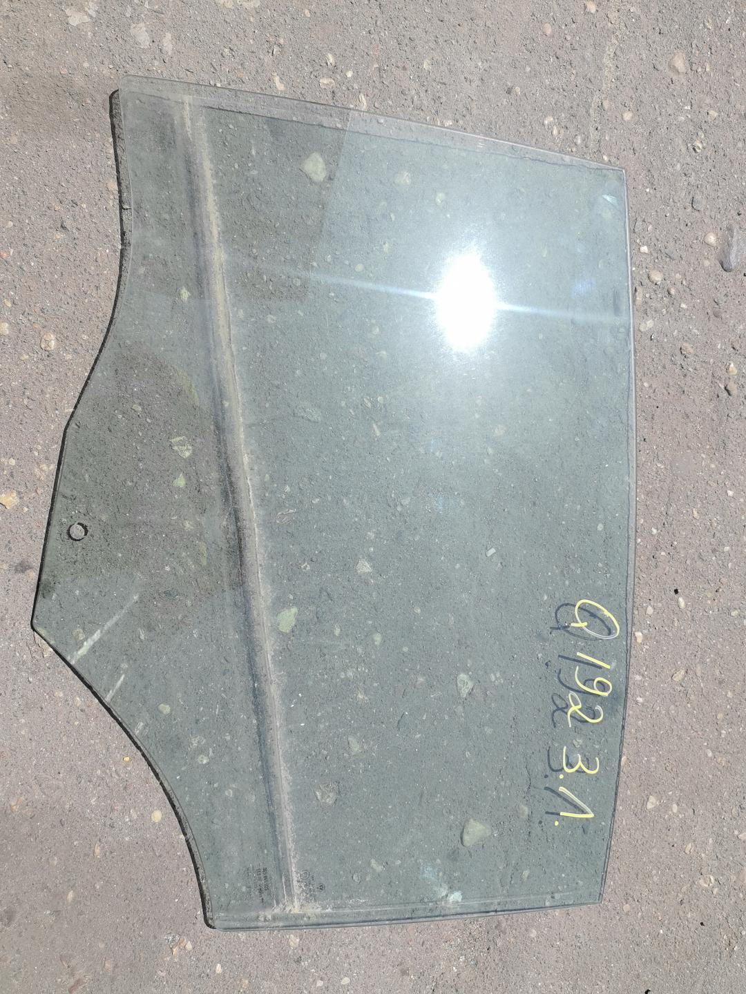 Стекло двери задней левой