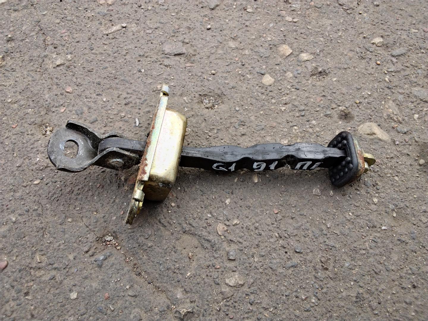 Ограничитель открывания двери