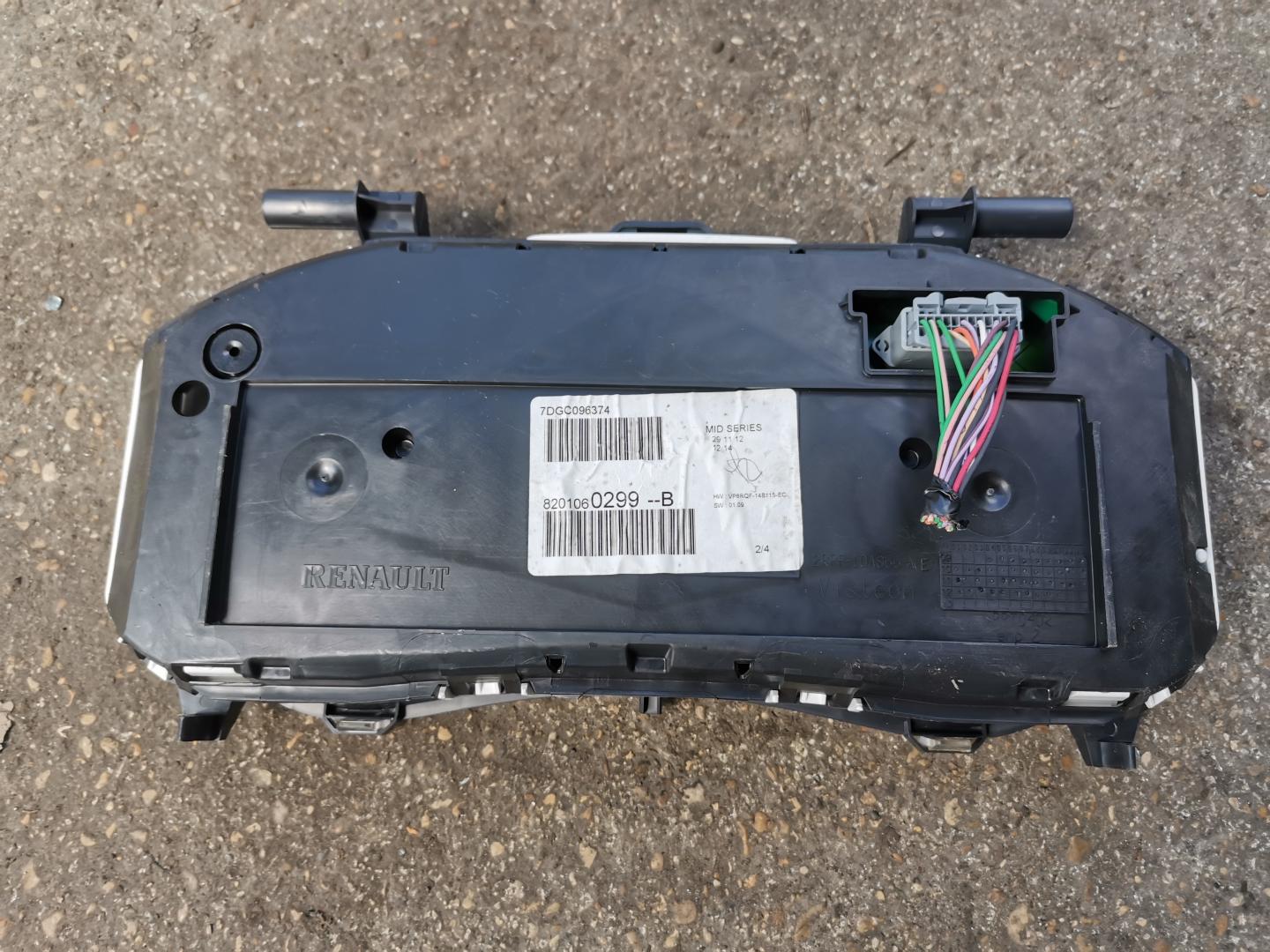 Щиток приборов (приборная панель)
