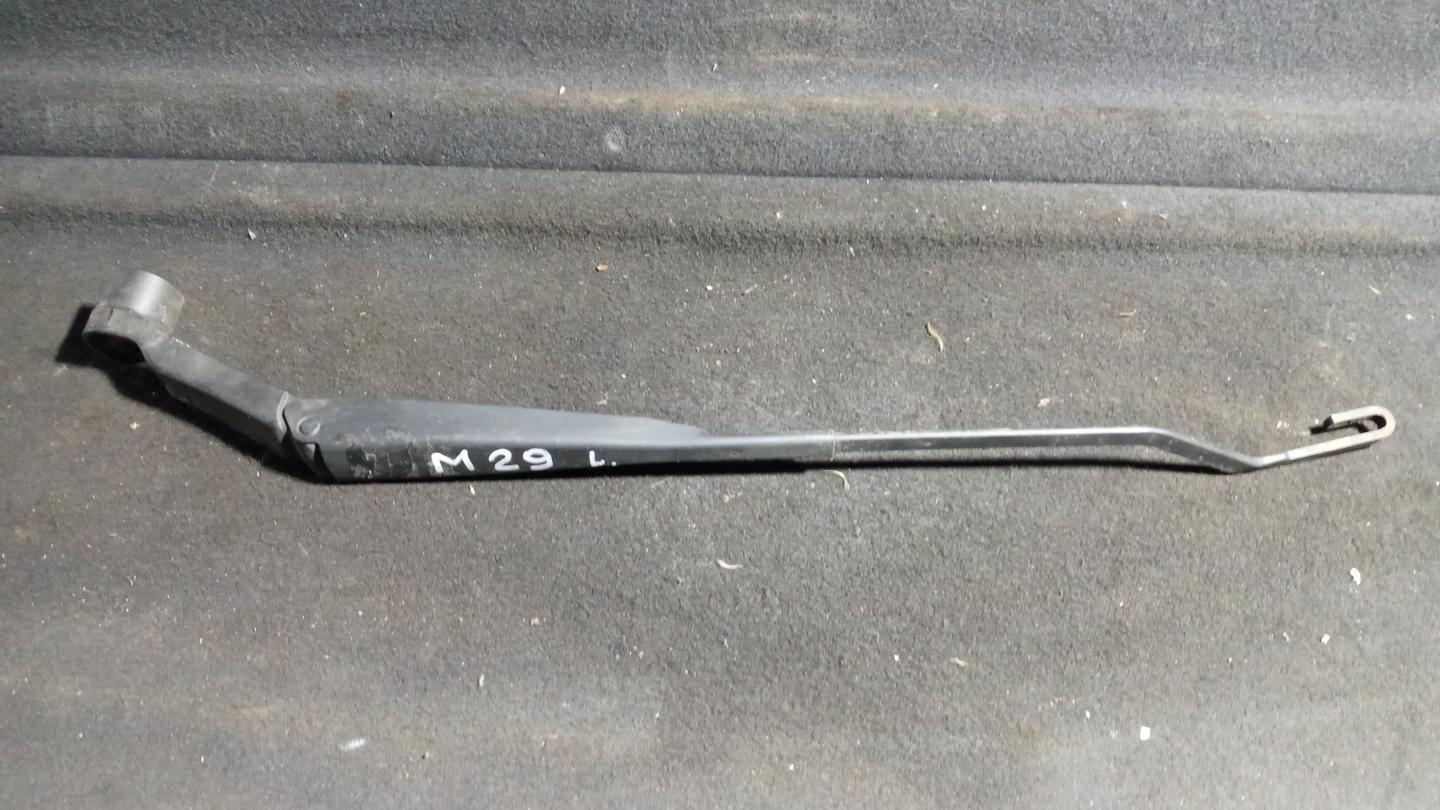 Щеткодержатель (поводок стеклоочистителя, дворник)