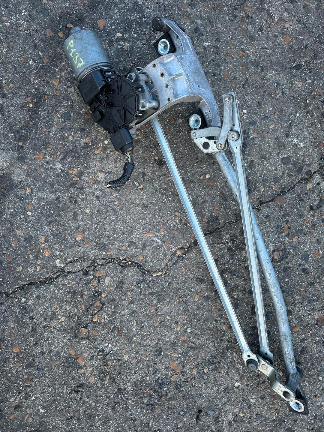 Механизм стеклоочистителя (трапеция дворников)
